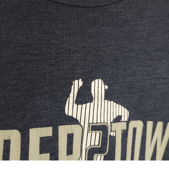 BreakingT Cooper2Town Derek Jeter #2 NY Yankees Hall of Fame T-shirt Adult S - Picture 3 of 6
